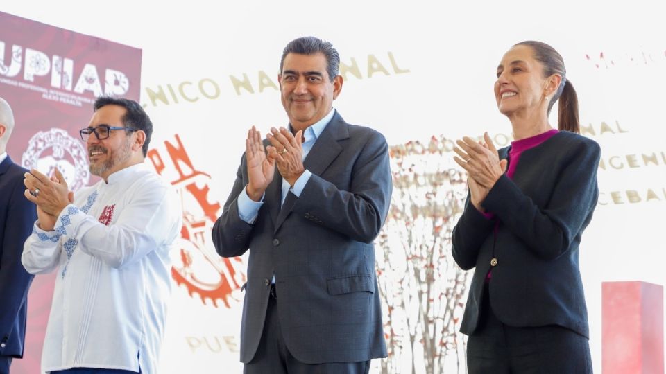 Estos nuevos complejos del IPN tuvieron una inversión conjunta de 2 mil 800 millones de pesos y cuentan cada uno con aulas, laboratorios, bibliotecas, centro de lenguas extranjeras, área de gobierno, cafetería, servicio médico y planta potabilizadora