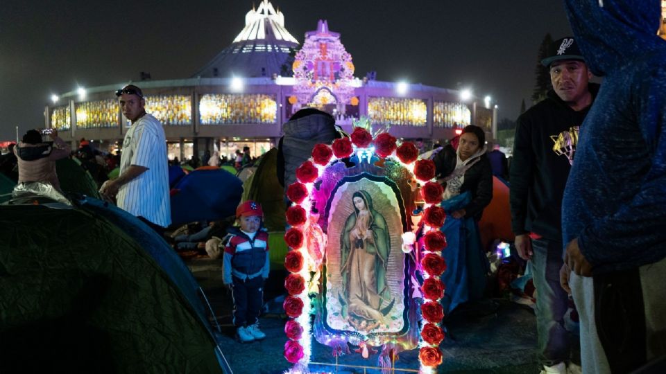 Millones de personas se congregan en torno a la Basílica de Guadalupe.