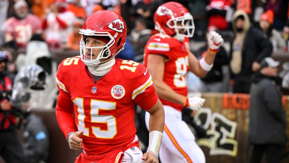 Mahomes no terminó el juego y salió en el último cuarto por una lesión en el tobillo