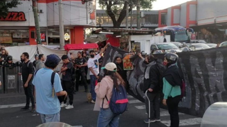 La manifestación ha generado complicaciones en la circulación.