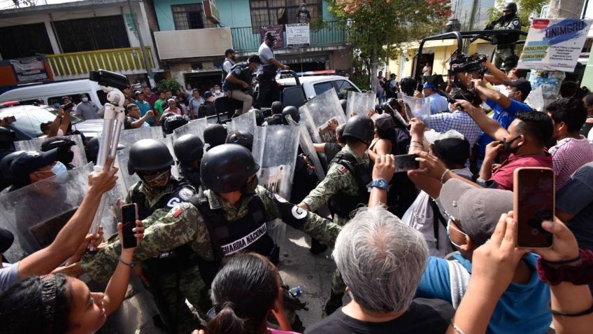 Habitantes de Tianguismanalco intentan linchar a un hombre señalado de robar una casa