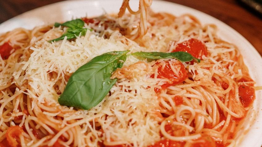 Cena de Navidad 2024: ¿Cuánto cuesta hacer el spaghetti para 16 personas?