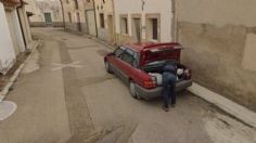 Una imagen de Google Maps capta a un hombre metiendo un cadáver en su coche y resuelve el misterio de una desaparición