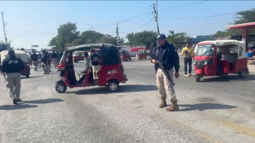 Mototaxis de Oaxaca retienen a patrulla en Juchitán, exigen la liberación de un chofer detenido