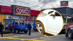 Automovilista pierde el control y mete el carro a un Oxxo al tratar de estacionarse | VIDEO