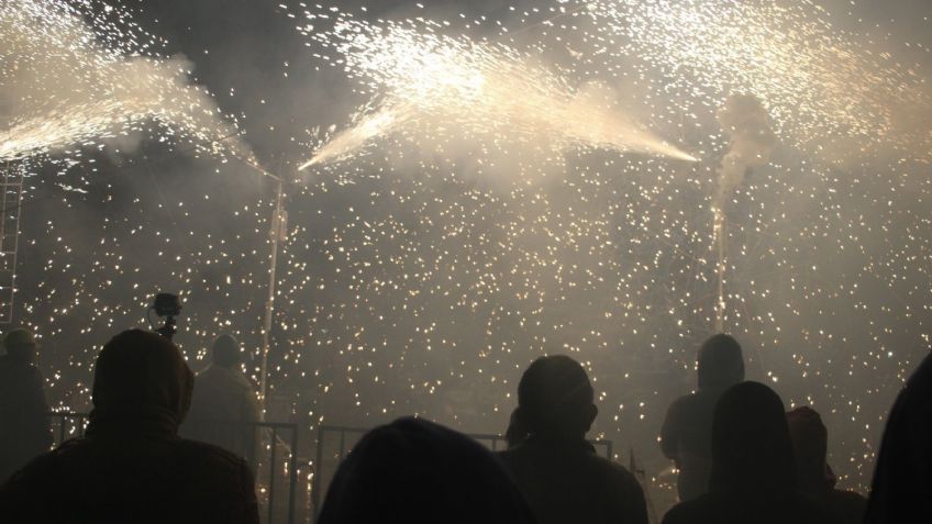 Estallan fuegos artificiales que eran transportados en una camioneta en Guadalajara