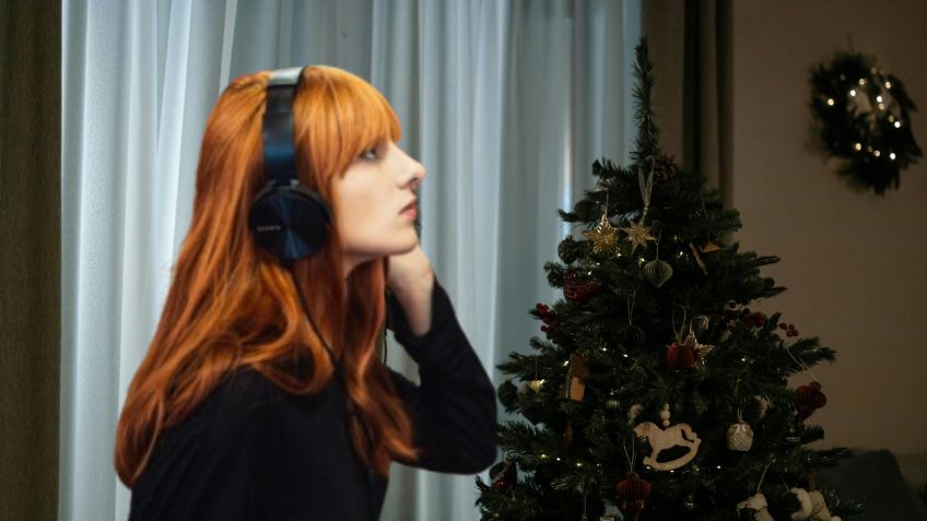 7 tristes canciones navideñas que te harán querer abrazar a tus papás