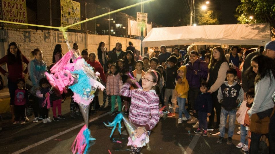 Niños participan en una posada, en la Ciudad de México.