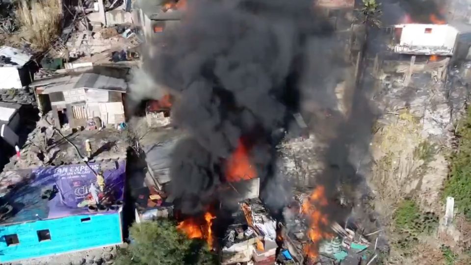 Decenas de personas fueron evacuadas por el siniestro.