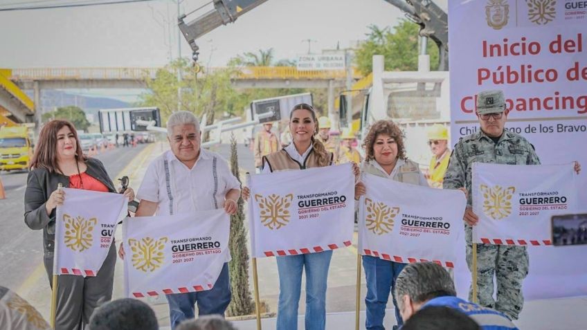 Evelyn Salgado pone en marcha la iluminación con alumbrado solar en Boulevard Chilpancingo-Petaquillas