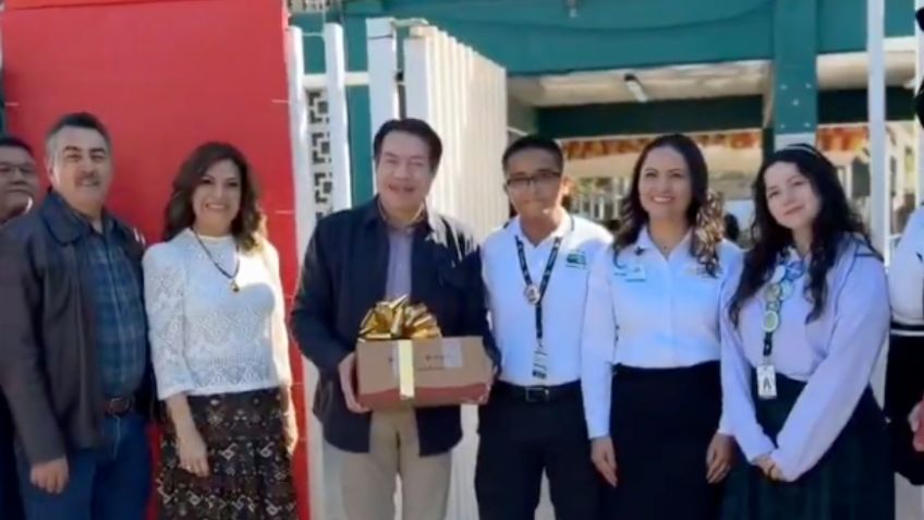 Mario Delgado recorre Centro de Bachillerato Tecnológico Agropecuario en Cajeme