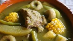 Así se prepara el mole de olla verde, el caldo más rico para días fríos y lluviosos