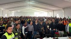 Delfina Gómez Álvarez convive con trabajadores de la obra Trolebús Chalco-Santa Martha