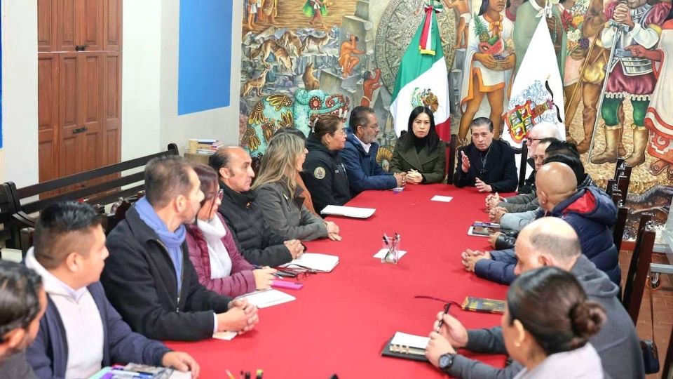 El alcalde de Coyoacán, Giovani Gutiérrez, en reunión de gebinete.