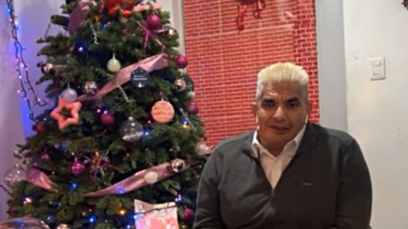 El famoso luchador aprovechó para mandarle sus mejores deseos navideños a sus seguidores