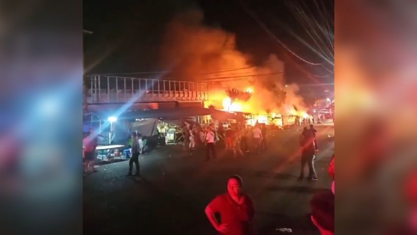 VIDEO Accidente de pirotecnia deja 31 locales incendiados de Acapulco en plena Navidad