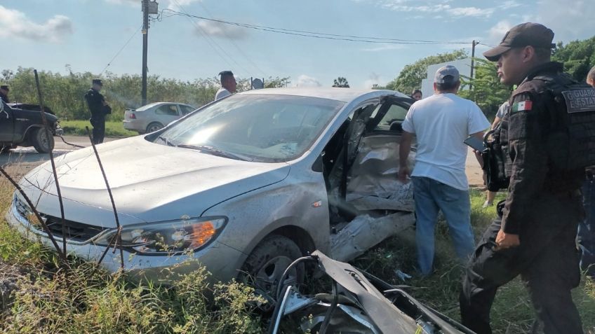 Mueren mujer y niña tras aparatoso choque en carretera de Tamaulipas