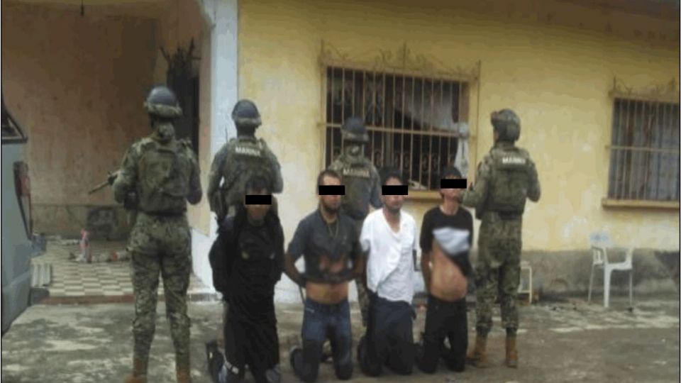 En Atoyac, Veracruz, fueron detenidas estas personas y les aseguraron varias armas largas y cortas.