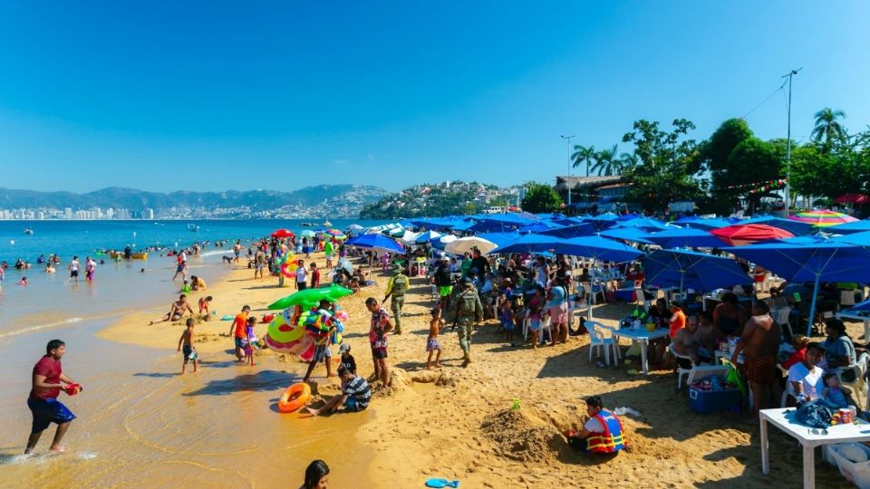 Expresan visitantes su amor por Guerrero; prestadores de servicios auguran un buen fin de año. Acapulco