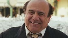 La divertida comedia navideña familiar de hora y media protagonizada por Danny DeVito que puedes ver en Netflix