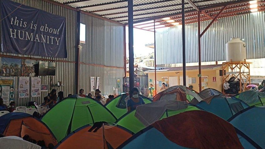 Falta de electricidad afecta a migrantes en el albergue Movimiento Juventud 2000 de Tijuana