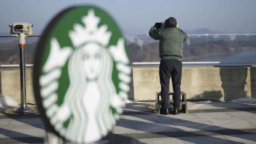 Abren cafetería con la vista más polémica del mundo | FOTOS