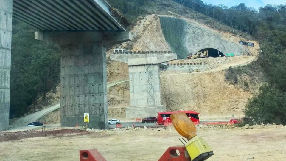 Trabajadores hallaron pirámide en la carretera de Pachuca-Huejutla