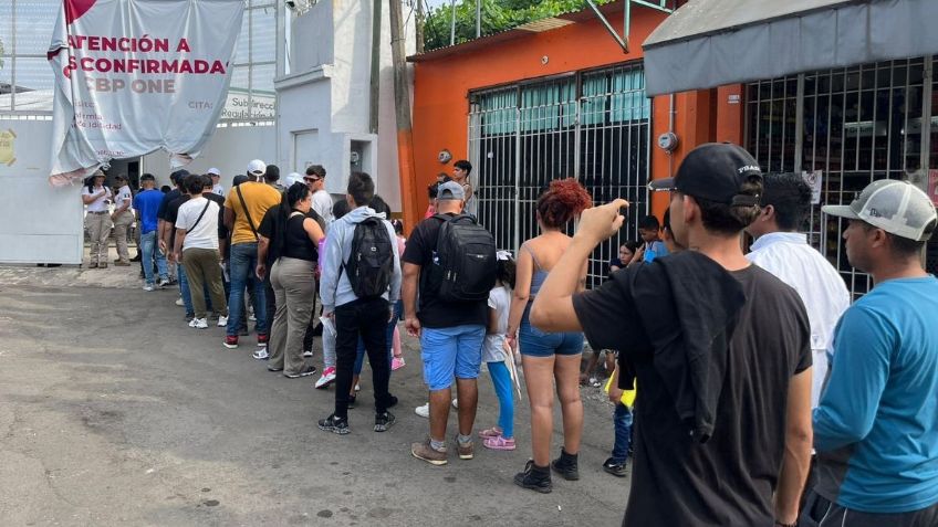 Migrantes “revientan” oficinas del Instituto Nacional de Migración en Tapachula