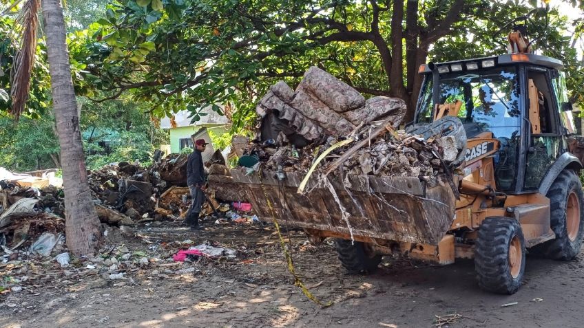 Retiran 200 toneladas de basura de una laguna en Tamaulipas