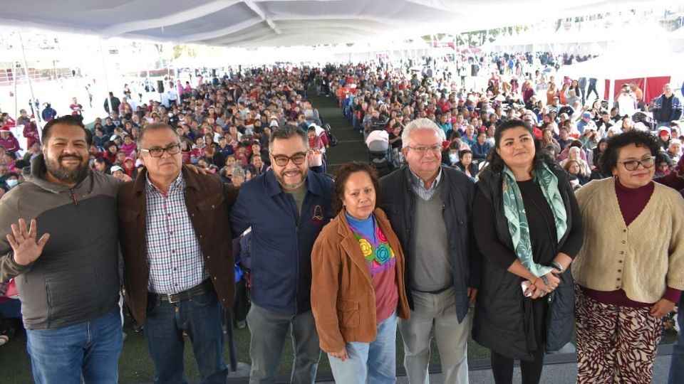 El alcalde Fernando Mercado y el secretario Pablo Yañes encabezaron la entrega de apoyos en La Magdalena Contreras.