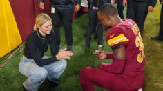 Jeremy Reaves, de Washington Commanders, propone matrimonio a su novia tras asegurar el pase a los playoffs | VIDEO