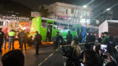 Camión pierde el control y choca contra bazar navideño en Tlalnepantla; reportan varios heridos