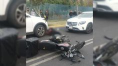 Automovilista arrolla a motociclistas en Santa Fe, hay un muerto