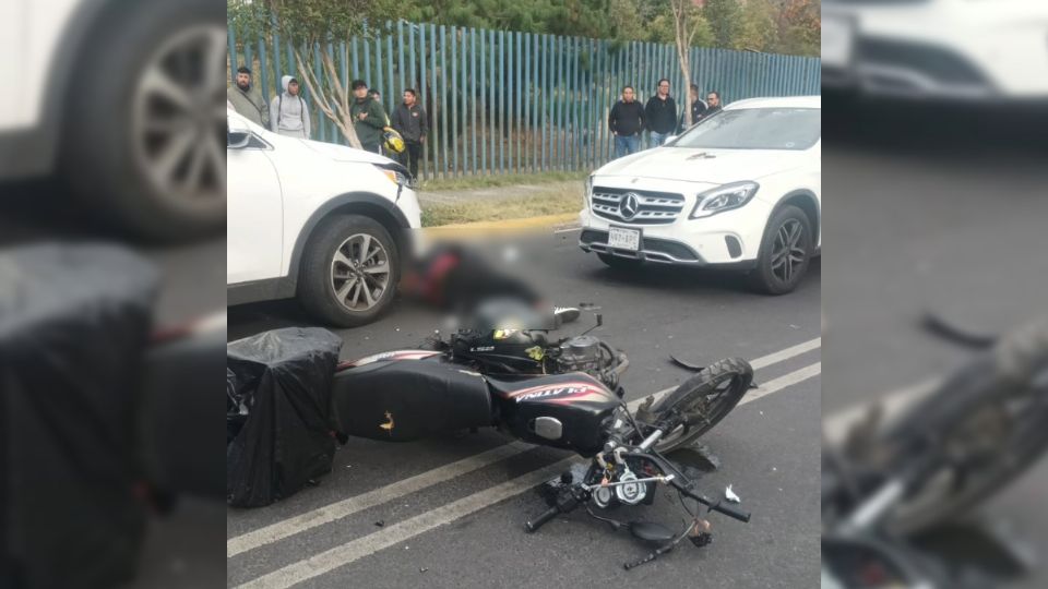 Uno de los motociclistas murió en el sitio del accidente.