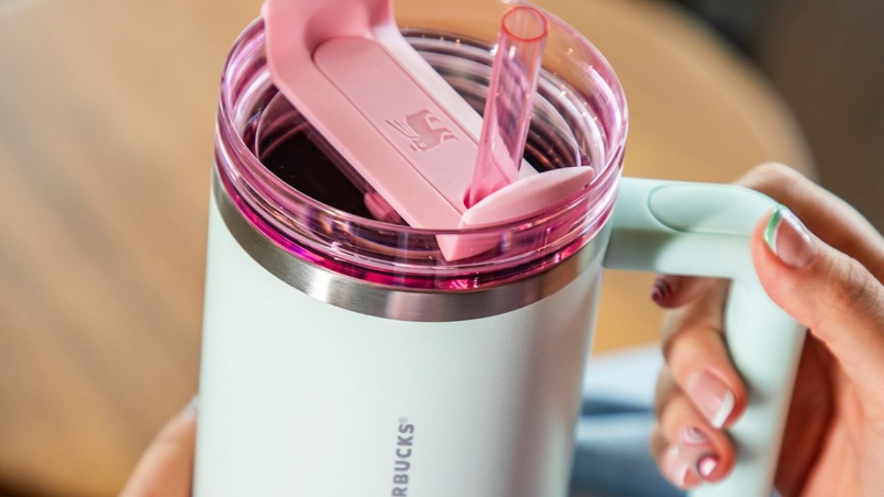 Starbucks lanza adorable vaso de Stanley en color verde menta y rosa, ¿cuánto cuesta?