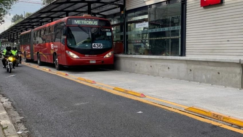 Metrobús arrolla a peatón en estación Coltongo de Línea 3