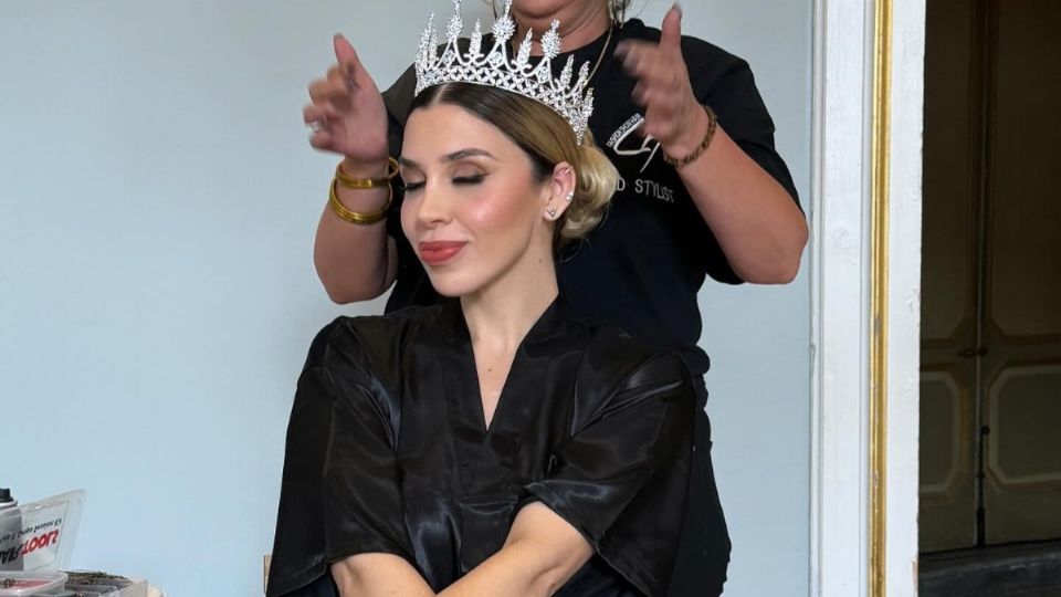 Emma Coronel presume su nuevo look