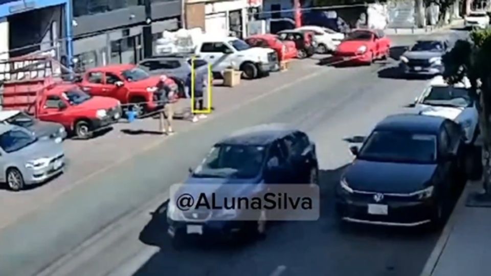 La agresión quedó captada en video.