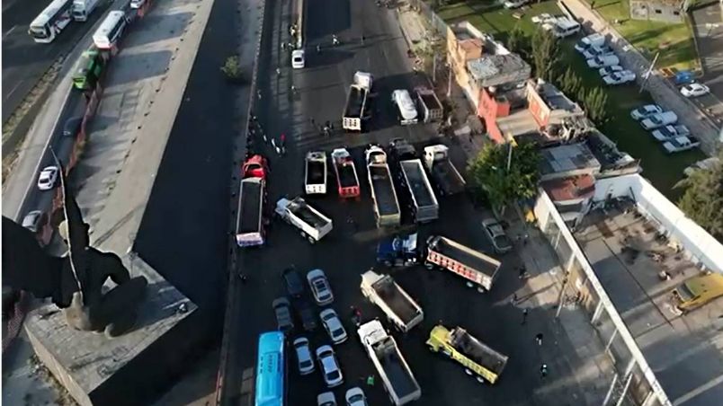 El caos vial se formó esta mañana en la México-Pachuca.