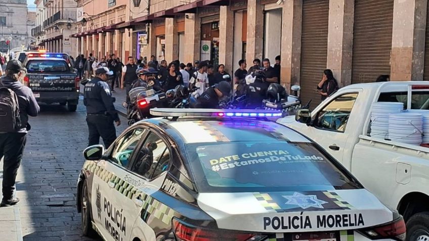 Hombres armados asaltan joyerías de Plaza de la Mujer, en Morelia 