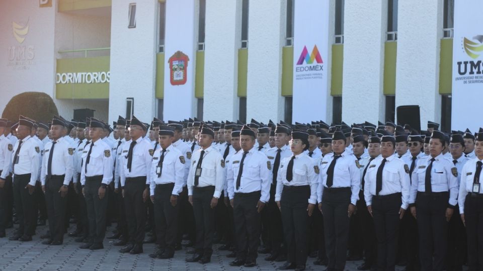 Policía en su ceremonia de graduación listos para salir a servir al pueblo mexiquense