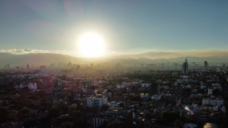 La mala calidad del aire depende de factores como las emisiones de contaminantes y el clima.