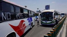 Transportistas bloquean la carretera Chihuahua-Ciudad Juárez por asesinato de un compañero