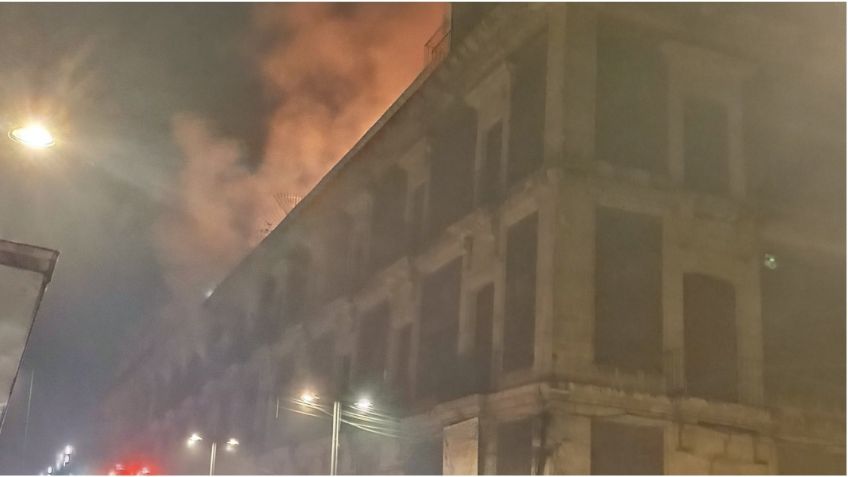 "No hay heridos" en bodega que arde en pleno Centro Histórico, confirma Jefe Vulcano | FOTOS