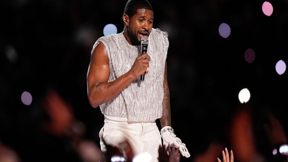 El impactante vestuario que llevó Usher para el medio tiempo del Super Bowl