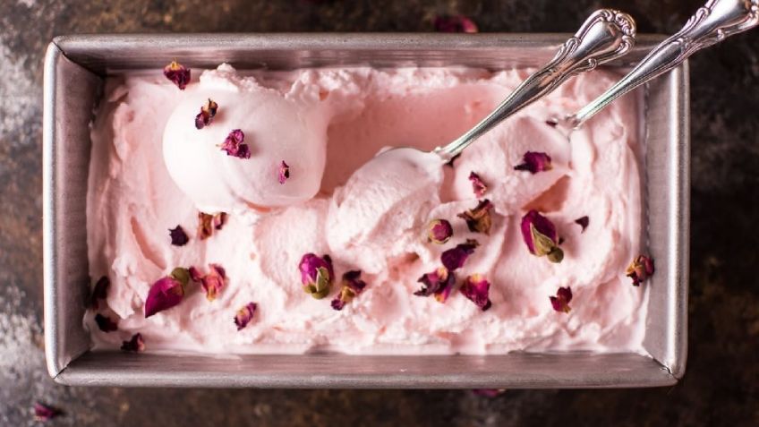 San Valentín: prepara un cremoso helado con pétalos de rosa para sorprender a tu amado