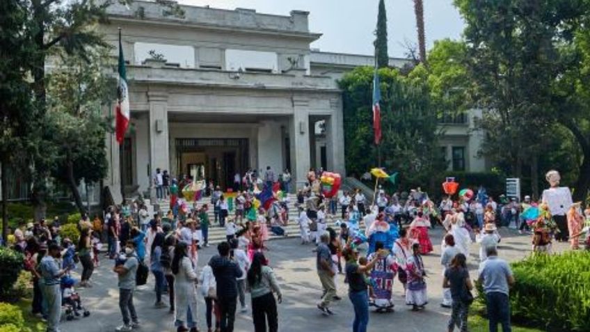 Claudia Sheinbaum recuerda que Los Pinos ya no pertenecen a las élites