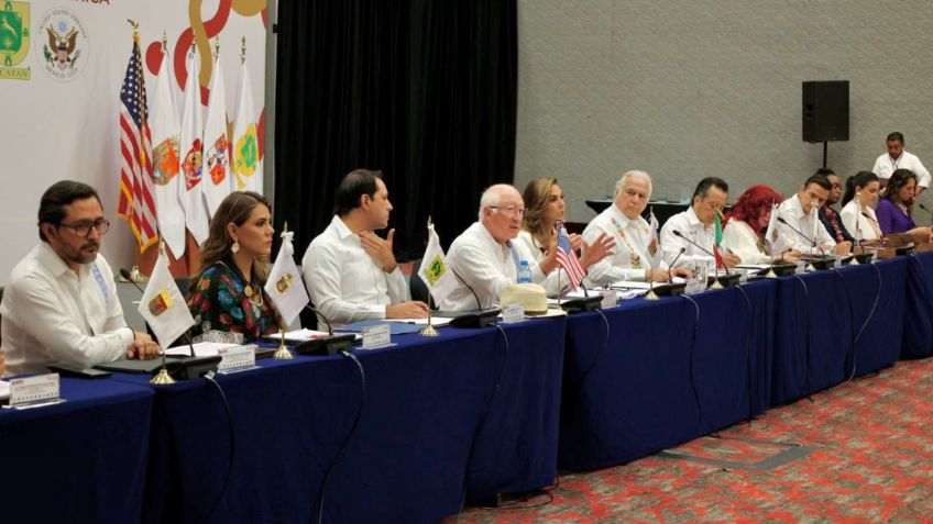 Ken Salazar se reúne con gobernadores del Sur-sureste en Cancún