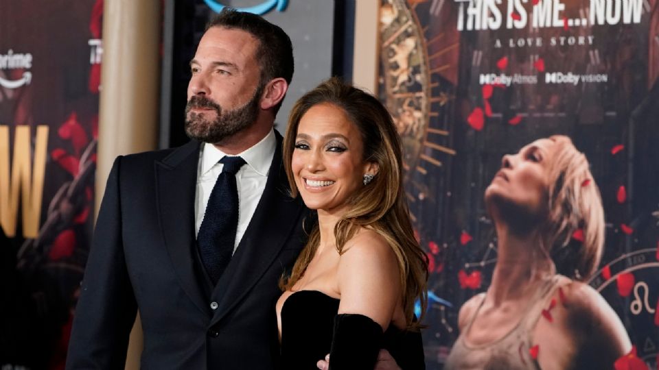 Jennifer López y Ben Affleck derrocharon amor en el estreno de 'This Is Me Now: Una historia de amor'.