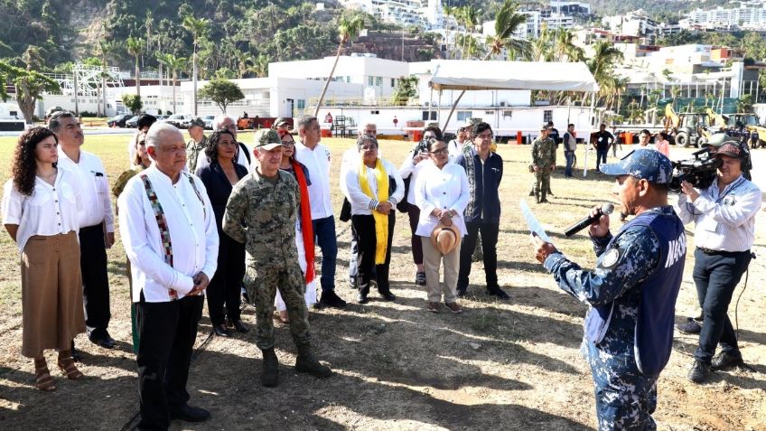 Acompaña Rosa Icela Rodríguez a AMLO en la supervisión del desembarque de enseres llegados de China